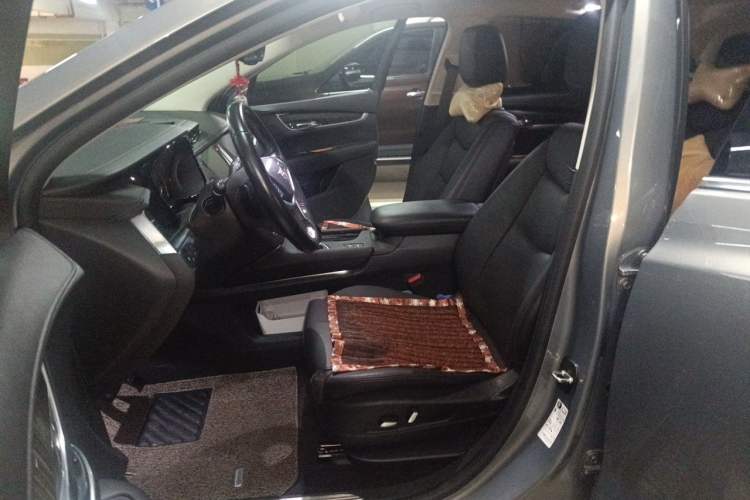 Used Cadillac XT5 2018 25T Luxury Model Left Front Seat