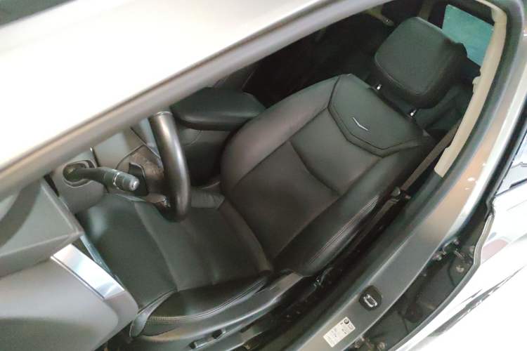 Used Cadillac XT5 2018 25T Luxury Model Left Front Seat