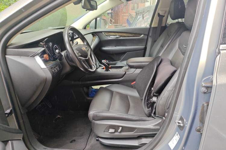 Used Cadillac XT5 2018 25T Luxury Model Left Front Seat