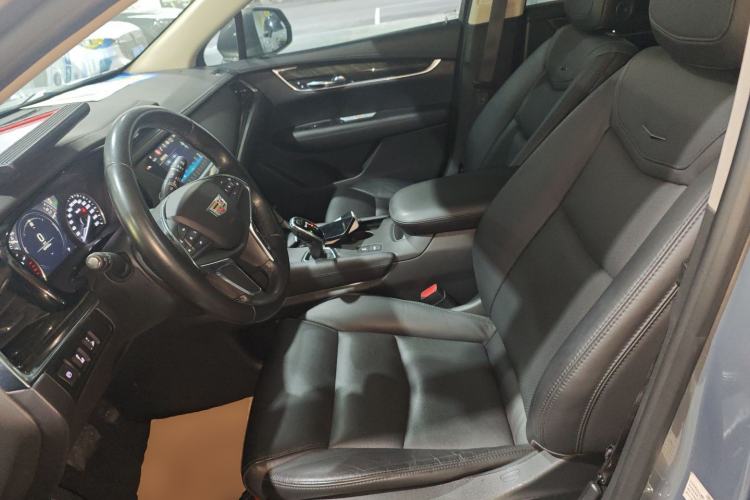 Used Cadillac XT5 2018 25T Luxury Model Left Front Seat