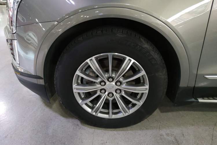 Used Cadillac XT5 2018 25T Luxury Model Left Front Wheel Hub