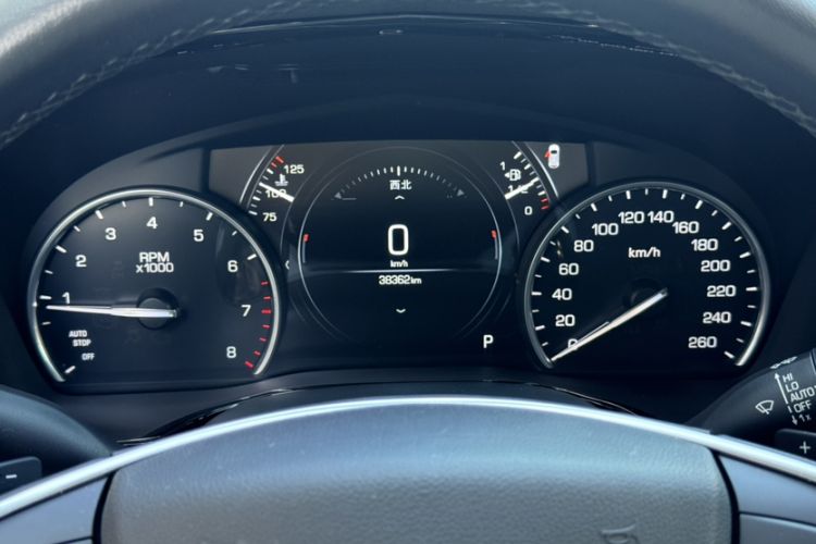 Used Cadillac XT5 2018 25T Luxury Model Odometer Close Up