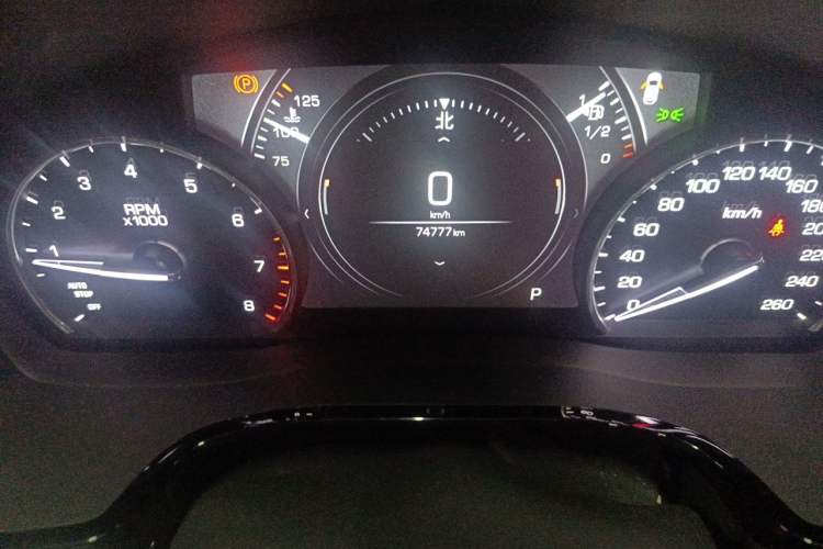 Used Cadillac XT5 2018 25T Luxury Model Odometer Close Up