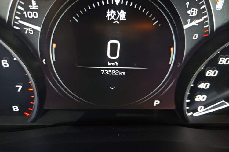 Used Cadillac XT5 2018 28T Four-Wheel Drive Luxury Model Odometer Close Up