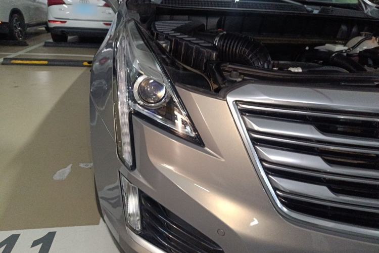 Used Cadillac XT5 2018 25T Luxury Model Right Front Headlight
