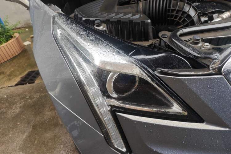 Used Cadillac XT5 2018 25T Luxury Model Right Front Headlight