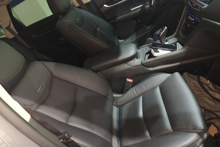Used Cadillac XT5 2018 25T Luxury Model Right Front Seat