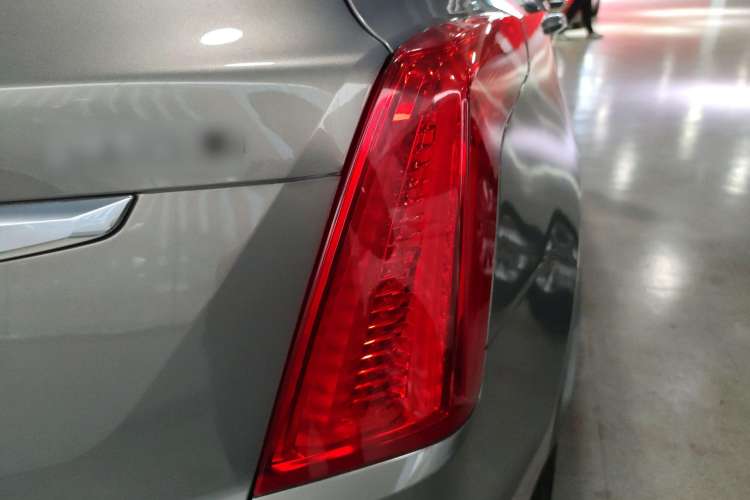 Used Cadillac XT5 2018 25T Luxury Model Right Rear Taillight