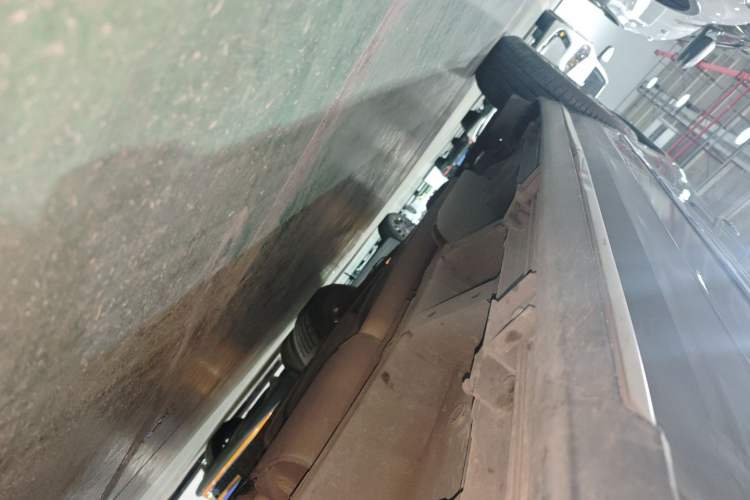 Used Cadillac XT5 2018 25T Luxury Model Right Side Sill