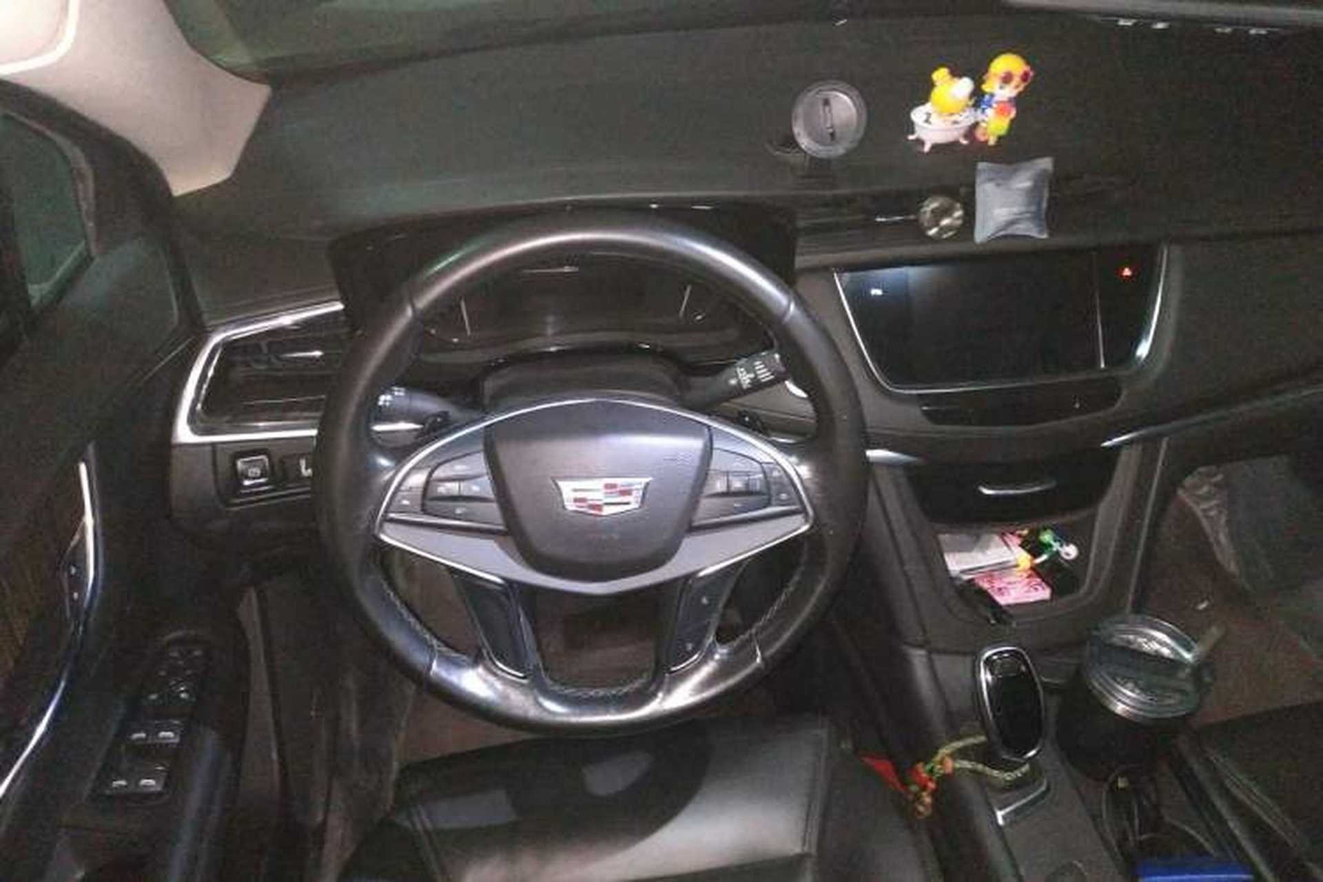 Used Cadillac XT5 2018 25T Luxury Model Steering Wheel