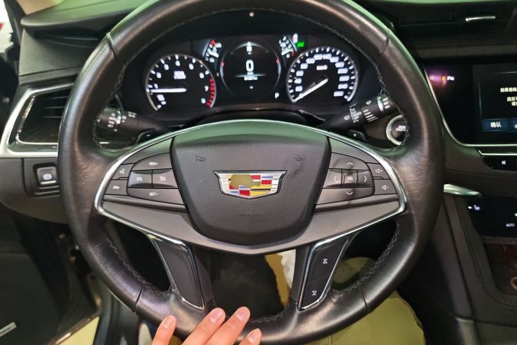 Used Cadillac XT5 2018 28T Four-Wheel Drive Luxury Model Steering Wheel