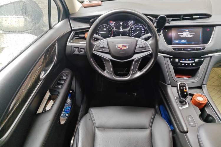 Used Cadillac XT5 2018 25T Luxury Model Steering Wheel
