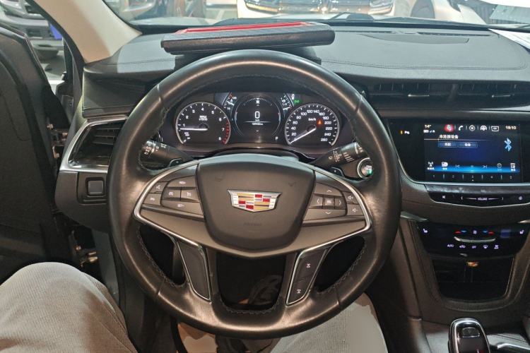 Used Cadillac XT5 2018 25T Luxury Model Steering Wheel
