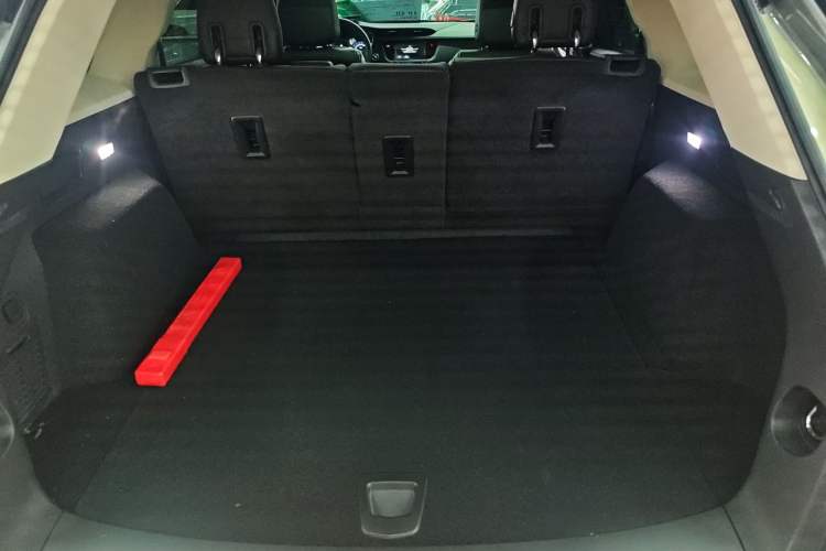 Used Cadillac XT5 2018 28T Four-Wheel Drive Luxury Model Trunk