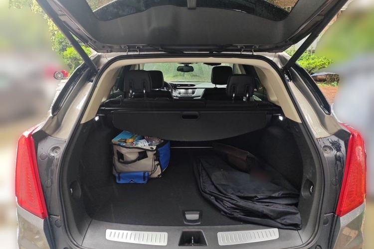 Used Cadillac XT5 2018 25T Luxury Model Trunk