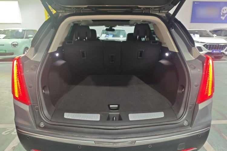 Used Cadillac XT5 2018 25T Luxury Model Trunk