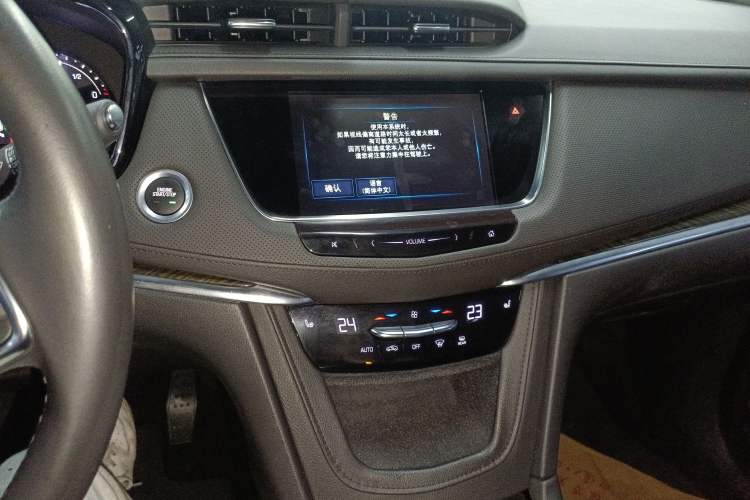 Used Cadillac XT5 2018 28E Four-Wheel Drive Tech Version Audio And AC Panel