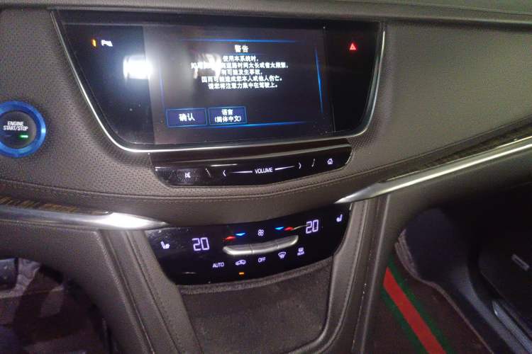 Used Cadillac XT5 2018 28T Four-Wheel Drive Luxury Model Audio And AC Panel