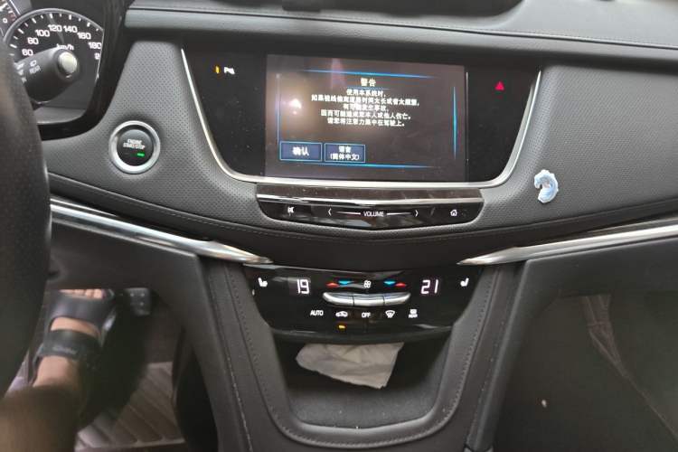 Used Cadillac XT5 2018 25T Luxury Model Audio And AC Panel