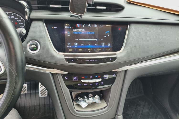 Used Cadillac XT5 2018 25T Luxury Model Audio And AC Panel