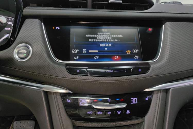 Used Cadillac XT5 2018 25T Luxury Model Audio And AC Panel