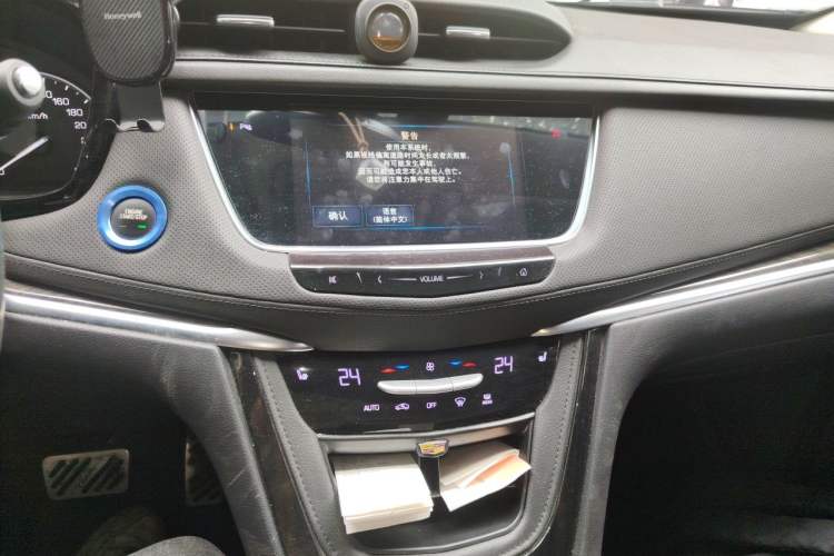 Used Cadillac XT5 2018 25T Luxury Model Audio And AC Panel