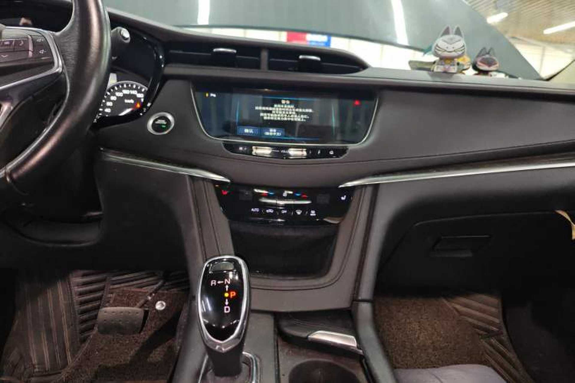 Used Cadillac XT5 2018 25T Luxury Model Audio And AC Panel