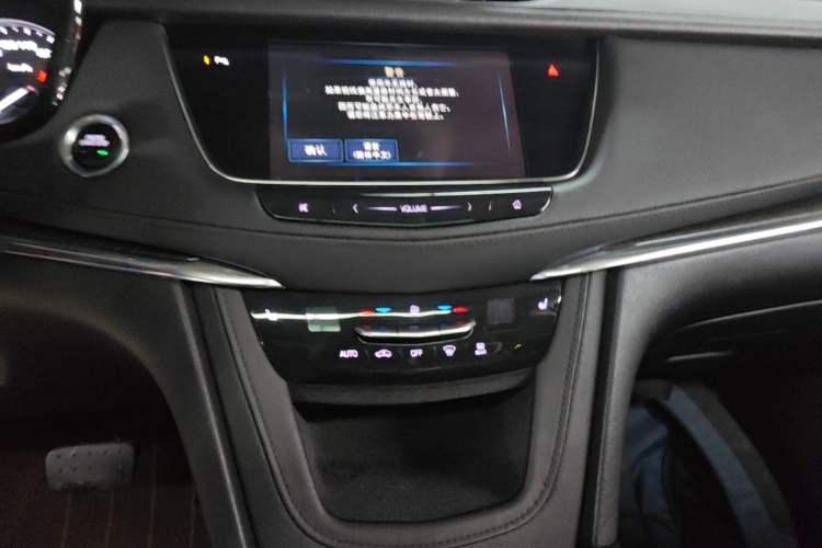 Used Cadillac XT5 2018 28T Four-Wheel Drive Luxury Model Audio And AC Panel