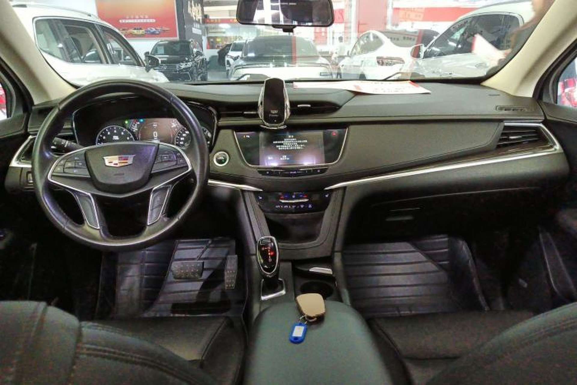 Used Cadillac XT5 2018 28T Four-Wheel Drive Luxury Model Center Console