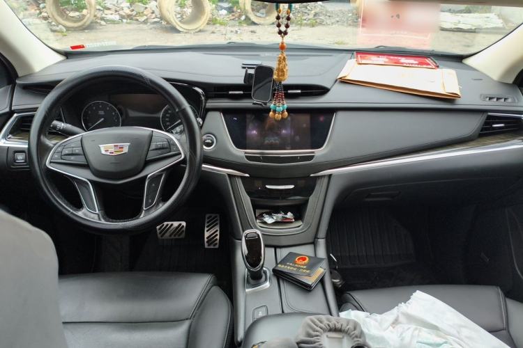 Used Cadillac XT5 2018 25T Luxury Model Center Console