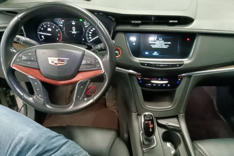 Used Cadillac XT5 2018 28E Four-Wheel Drive Leading Version Center Console