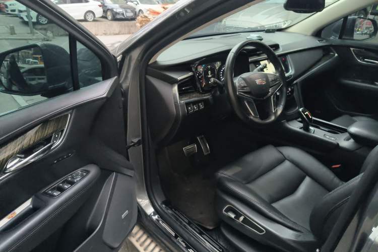 Used Cadillac XT5 2018 25T Luxury Model Driver Seat