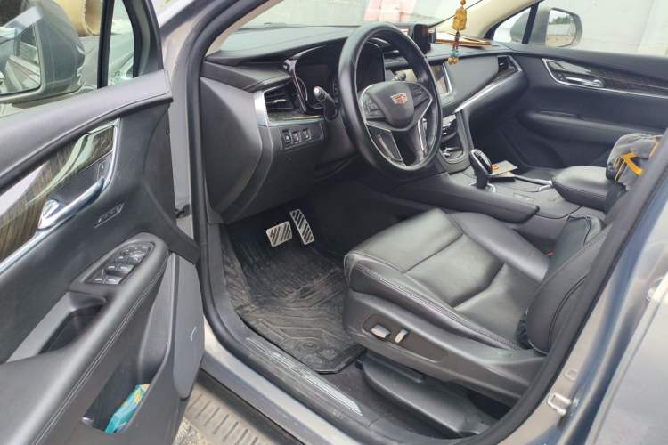 Used Cadillac XT5 2018 25T Luxury Model Driver Seat