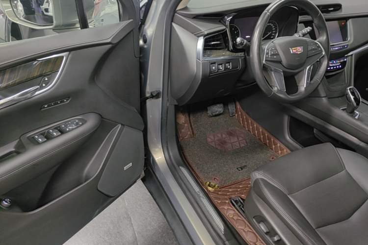 Used Cadillac XT5 2018 25T Luxury Model Driver Seat