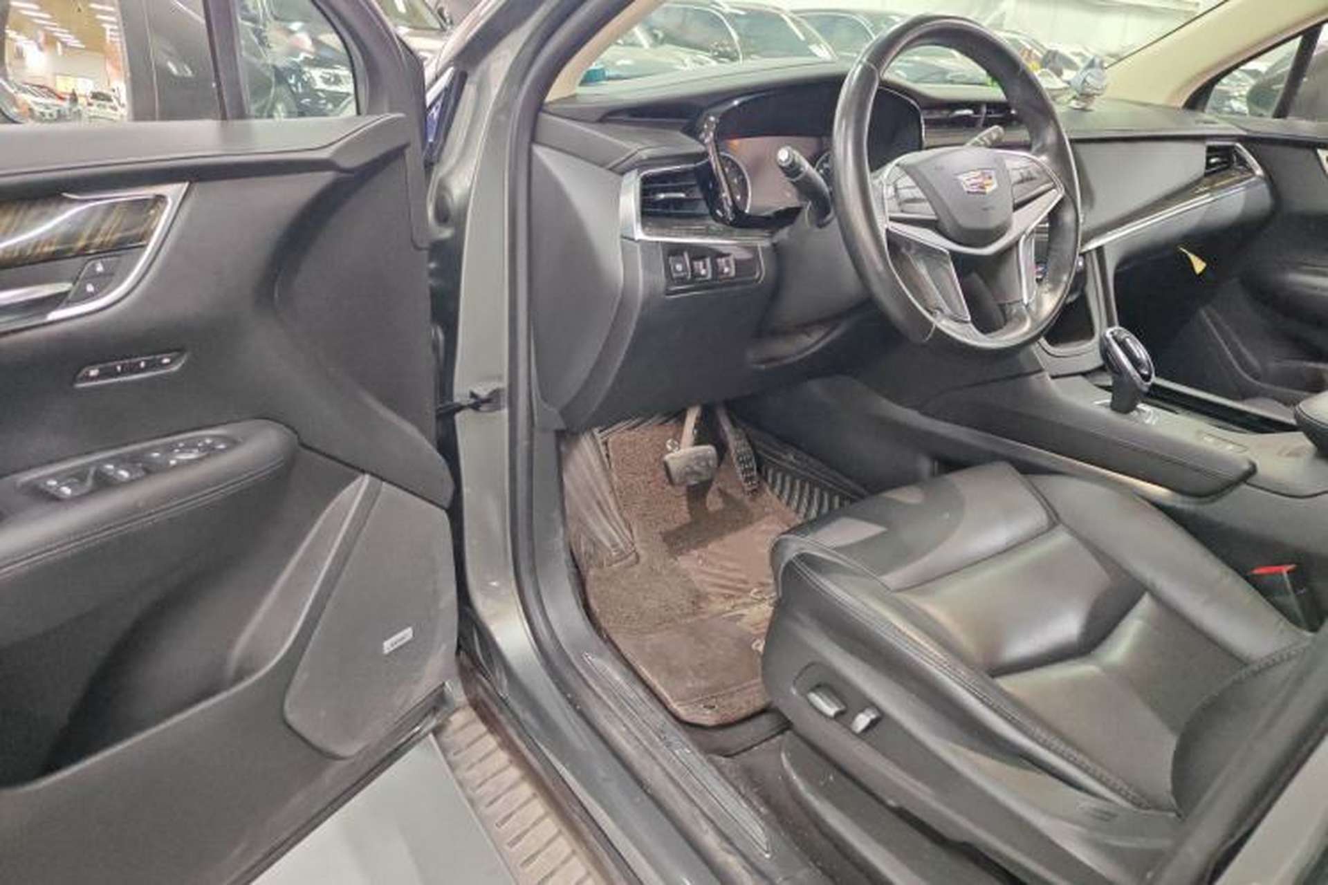 Used Cadillac XT5 2018 25T Luxury Model Driver Seat
