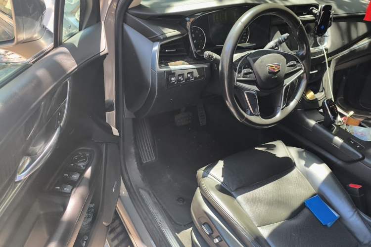 Used Cadillac XT5 2018 25T Luxury Model Driver Seat