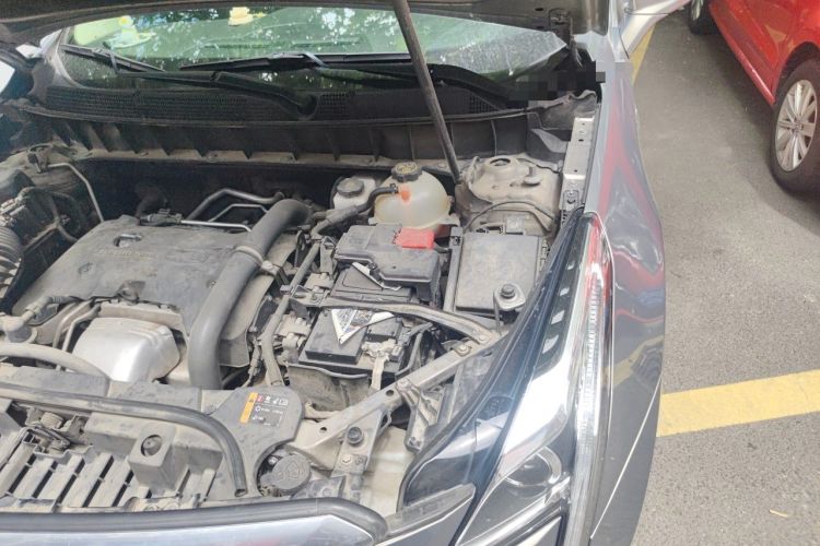 Used Cadillac XT5 2018 25T Luxury Model Engine Bay Left