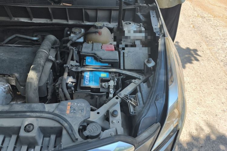 Used Cadillac XT5 2018 25T Luxury Model Engine Bay Left