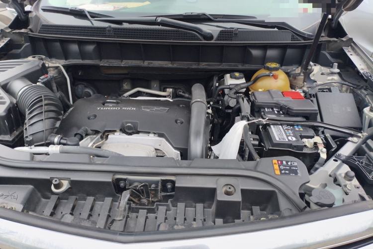 Used Cadillac XT5 2018 25T Luxury Model Engine Bay