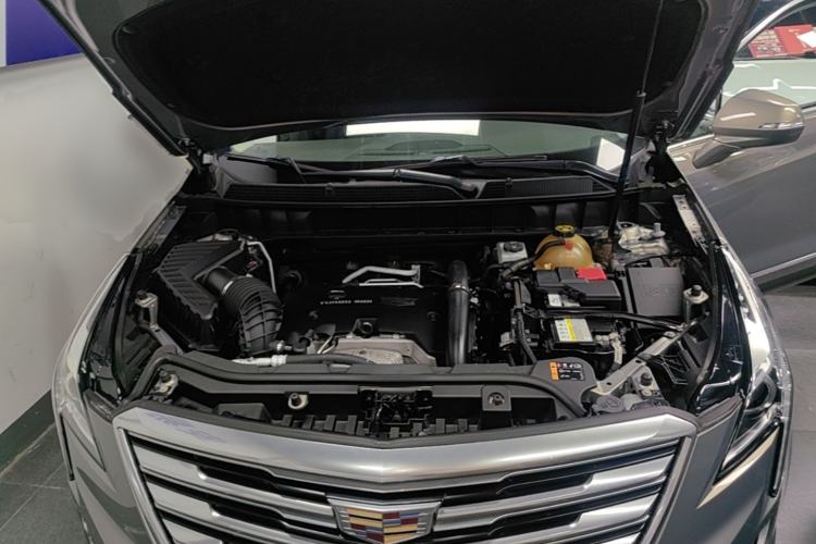 Used Cadillac XT5 2018 25T Luxury Model Engine Bay