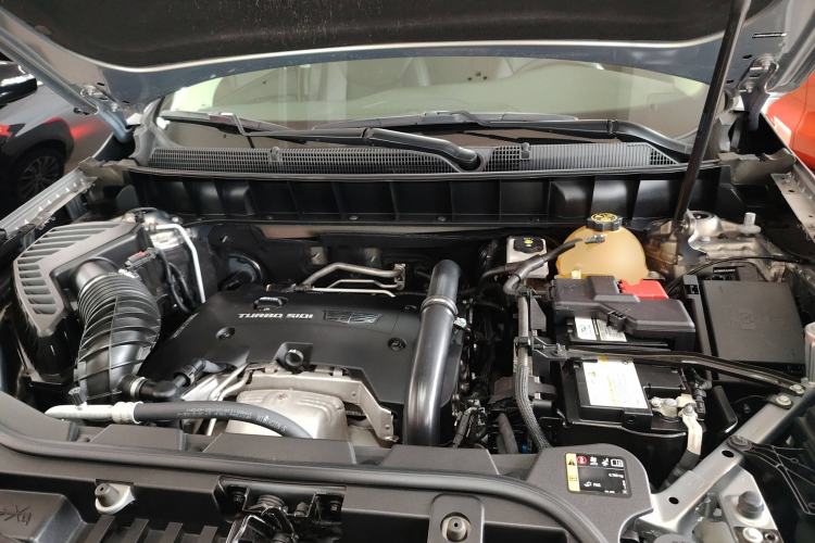 Used Cadillac XT5 2018 25T Luxury Model Engine Bay