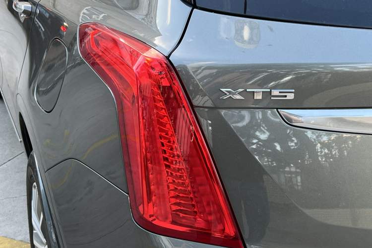 Used Cadillac XT5 2018 25T Luxury Model Exterior 1