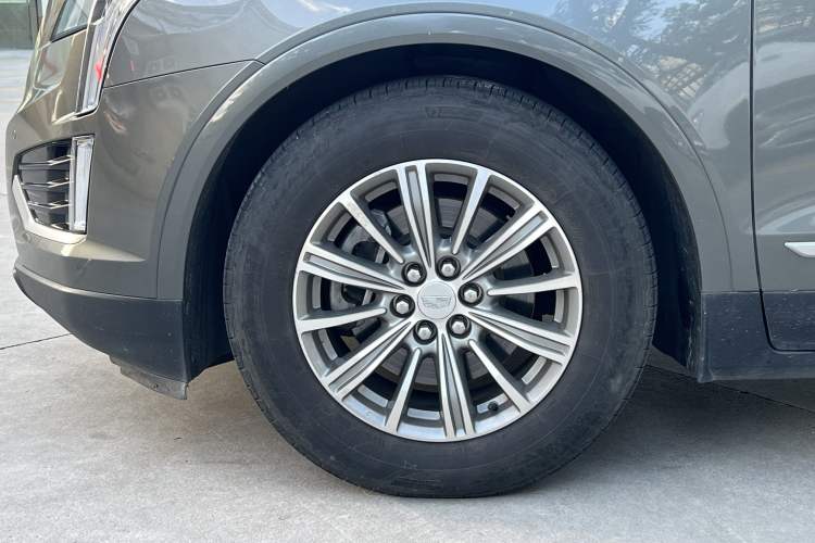 Used Cadillac XT5 2018 25T Luxury Model Exterior 2