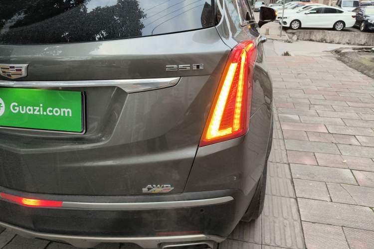Used Cadillac XT5 2018 25T Luxury Model Exterior 3