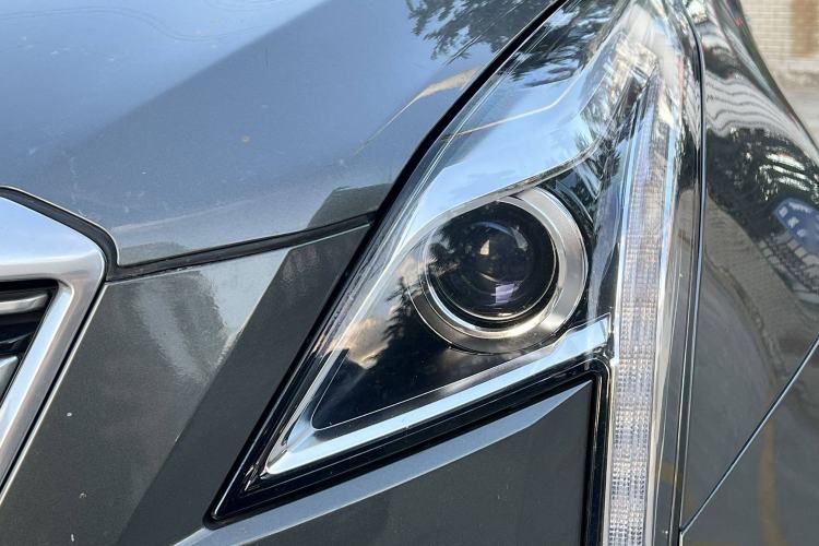 Used Cadillac XT5 2018 25T Luxury Model Exterior 3