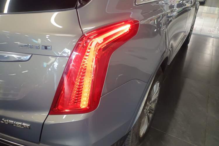 Used Cadillac XT5 2018 28T Four-Wheel Drive Luxury Model Exterior 6