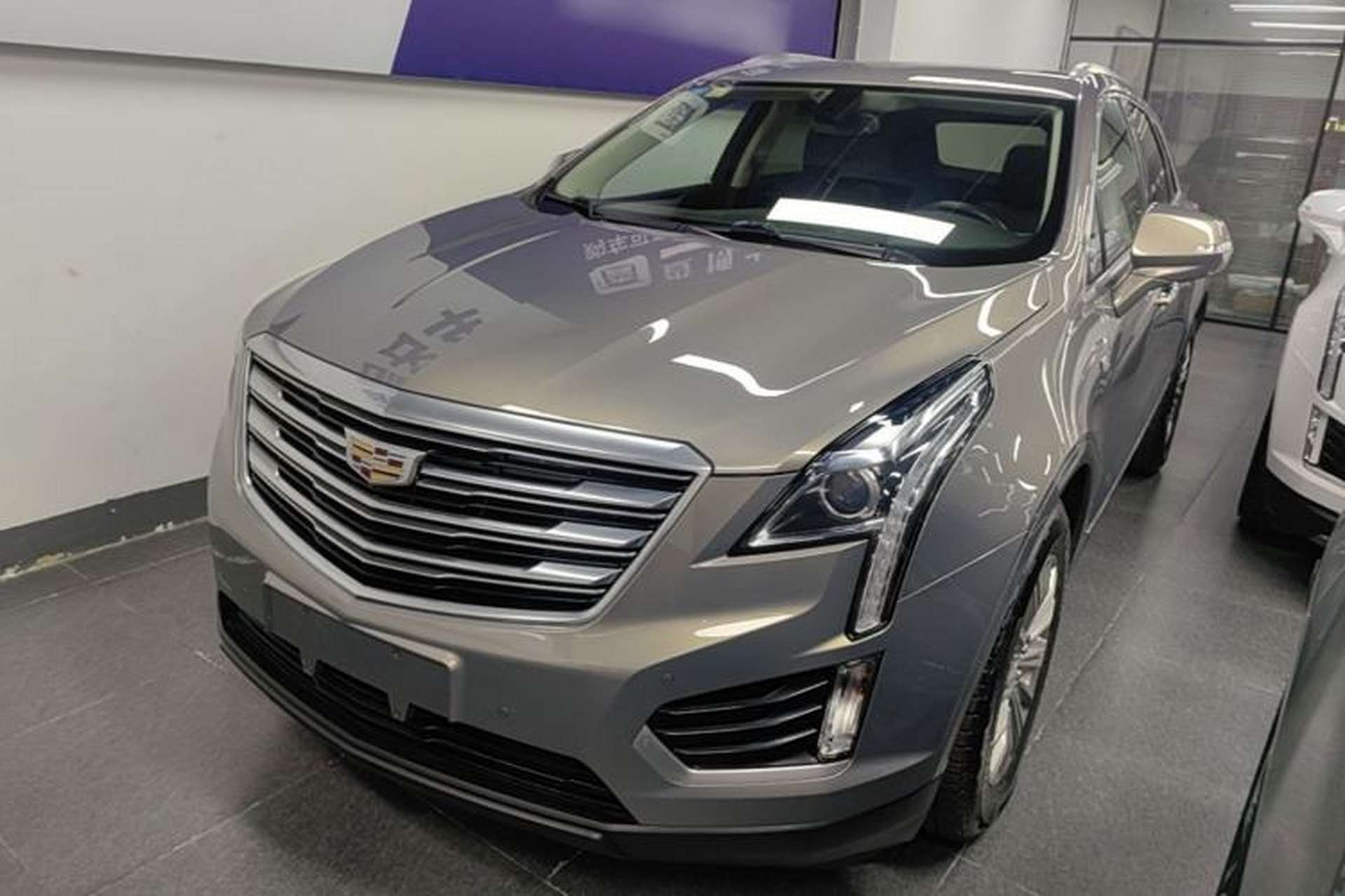 Used Cadillac XT5 2018 25T Luxury Model Front Left 45 Deg