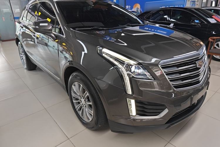 Used Cadillac XT5 2018 28T Four-Wheel Drive Luxury Model Front Right 45 Deg