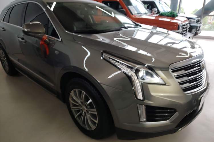 Used Cadillac XT5 2018 25T Luxury Model Front Right 45 Deg