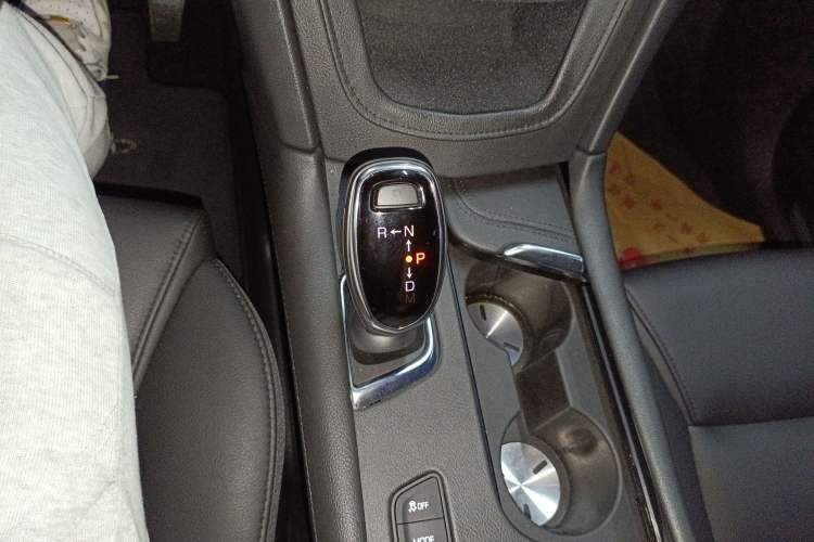 Used Cadillac XT5 2018 28E Four-Wheel Drive Tech Version Gear Lever